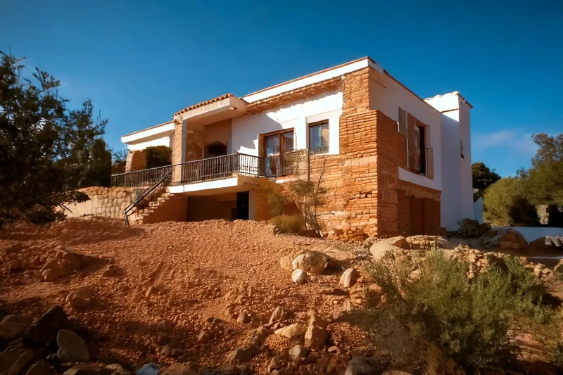 Firefly preciso imagenes para una web super realistas de Rehabilitación y Reformas_ en proceso de un