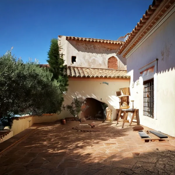 Firefly preciso imagenes para una web super realistas del proceso de Reforma de una villa en malaga